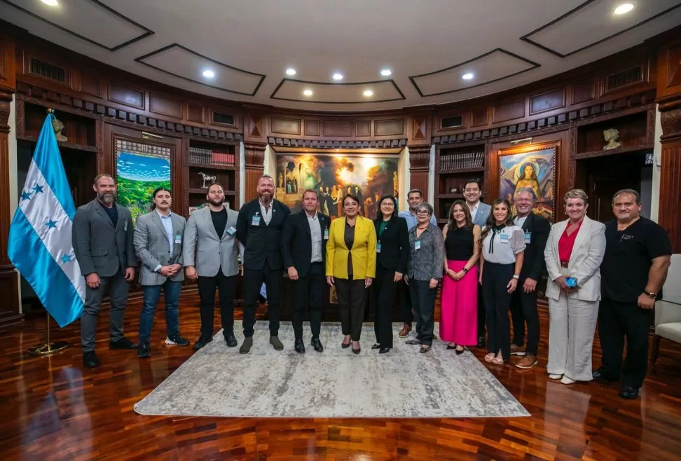 Presidenta Xiomara Castro recibe las cartas credenciales de seis embajadores