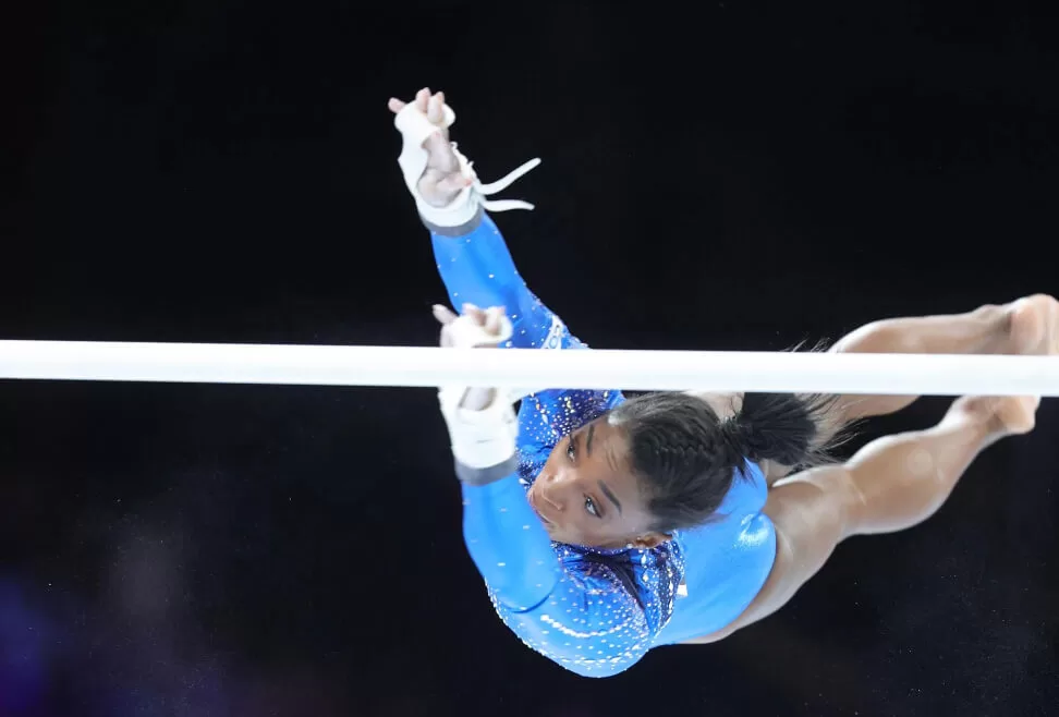 Simone Biles agiganta su leyenda con la conquista de su sexta corona mundial