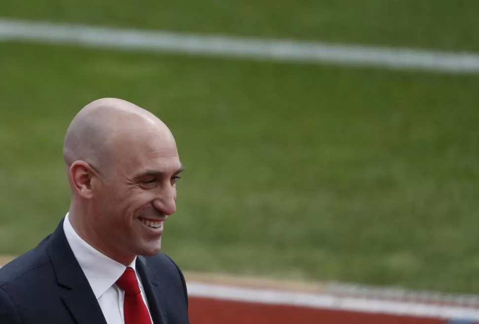 FIFA suspende durante tres años a Luis Rubiales