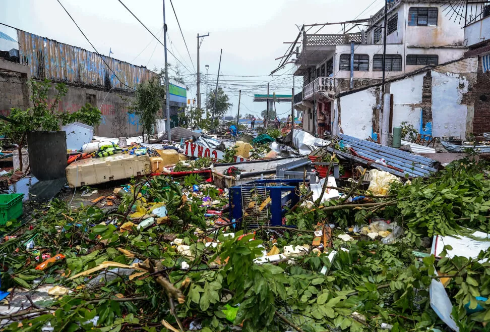 Al menos 27 muertos y 4 desaparecidos por el azote del huracán Otis en México