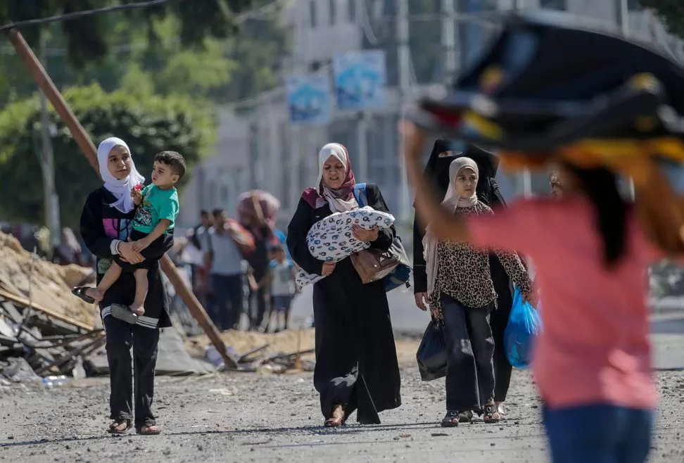 Suben a 1.800 los muertos en Gaza por bombardeo israelí y aumenta violencia en Cisjordania