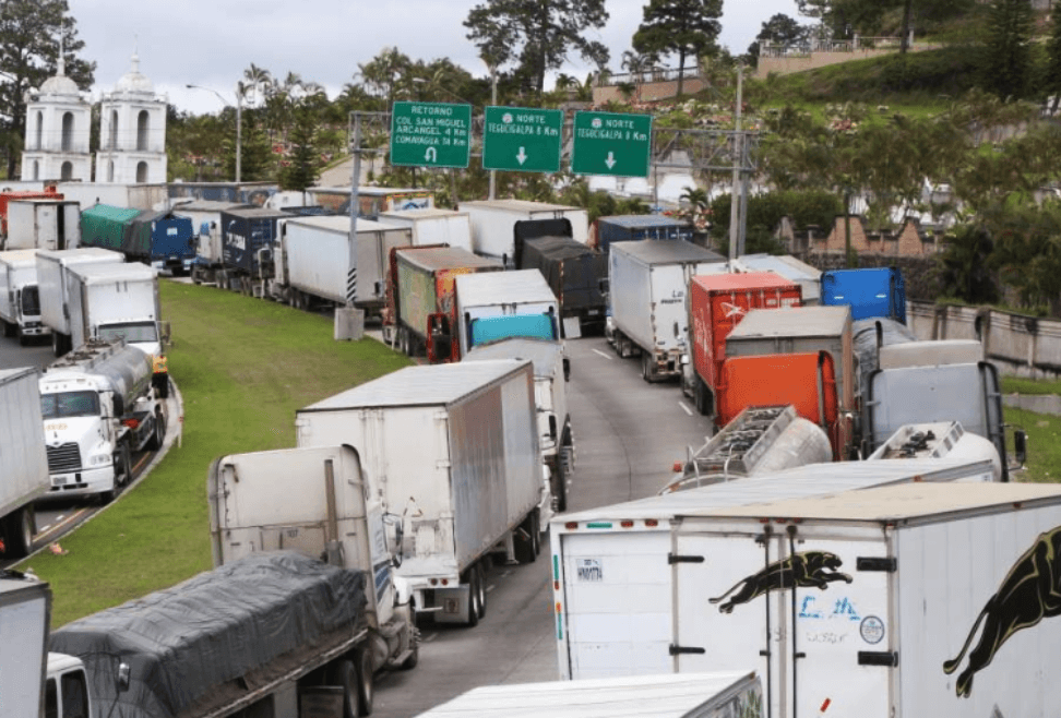 Transportistas de carga amenazan con cerrar fronteras por visado tico