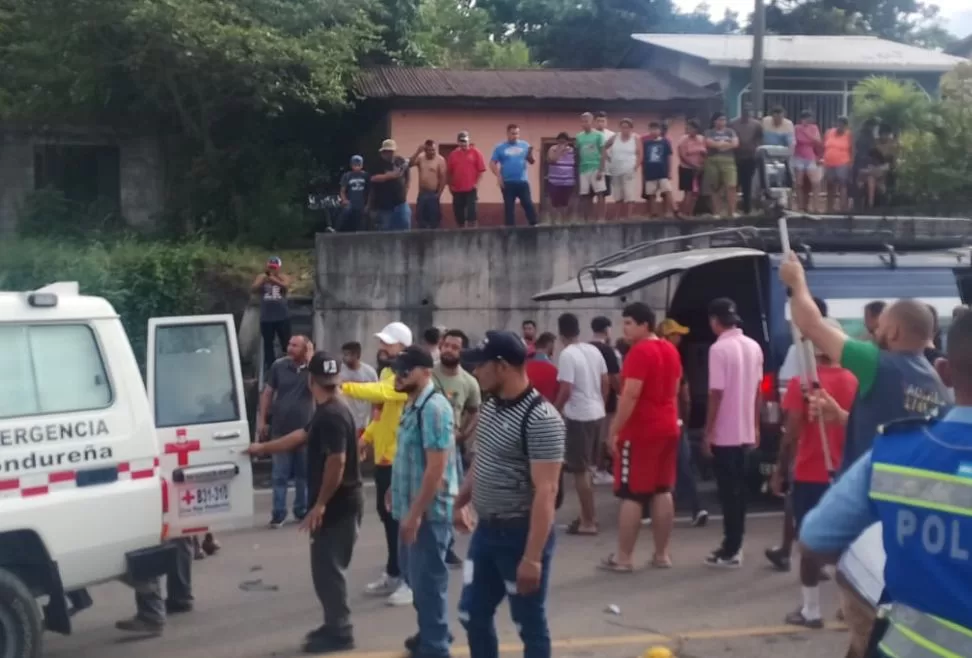 Trágico accidente deja cinco muertos y más de 15 heridos en Comayagua. FOTO: REDES SOCIALES.