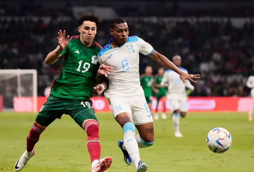 Con ayuda de árbitro Bartón, Mexico vence a Honduras y se clasifica a la Copa América