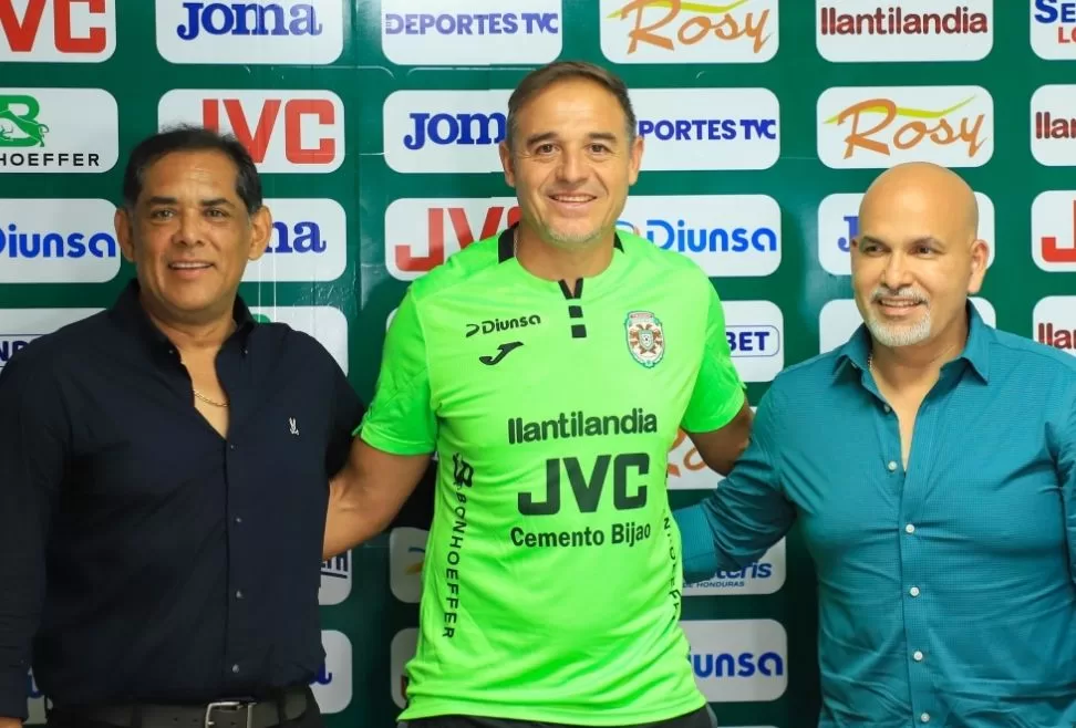 Presentación del técnico Hernán "Tota" Medina.