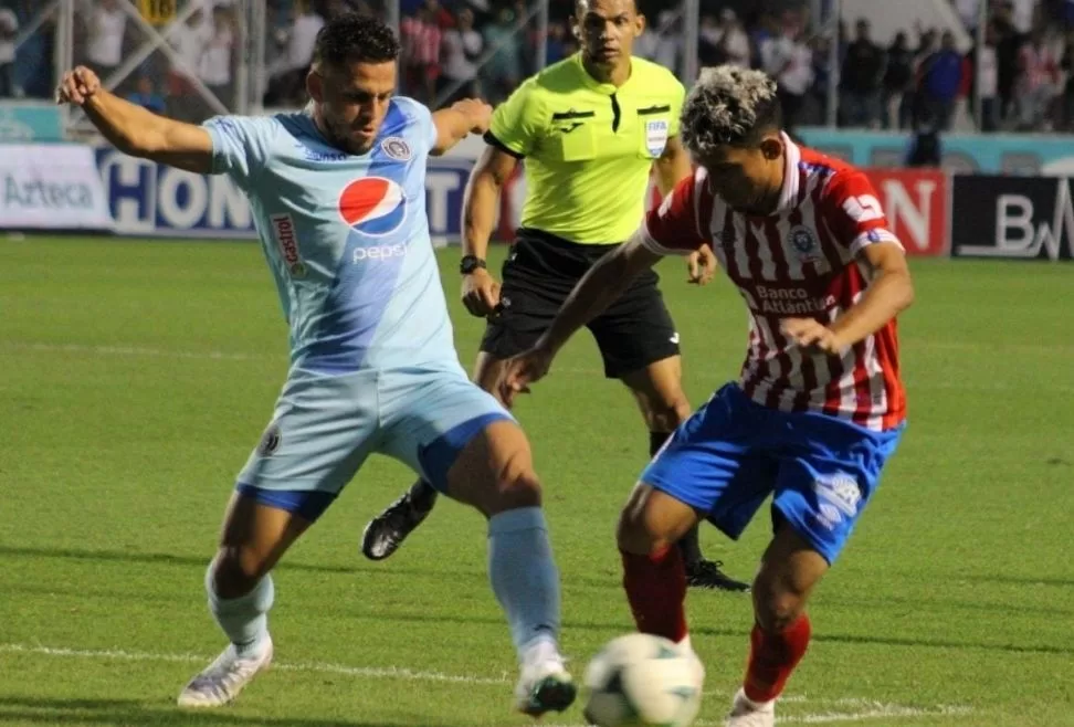 ¡No se hicieron nada! Motagua y Olimpia dejan la moneda en el aire para la segunda final del torneo Apertura