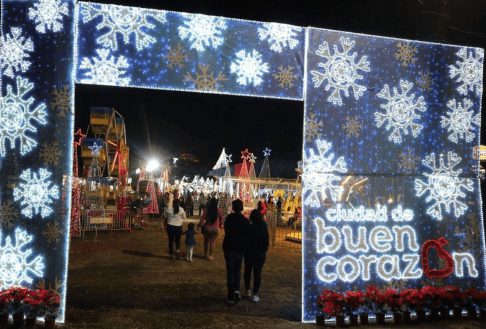 AMDC inaugura Plaza Navideña de "Buen Corazón"