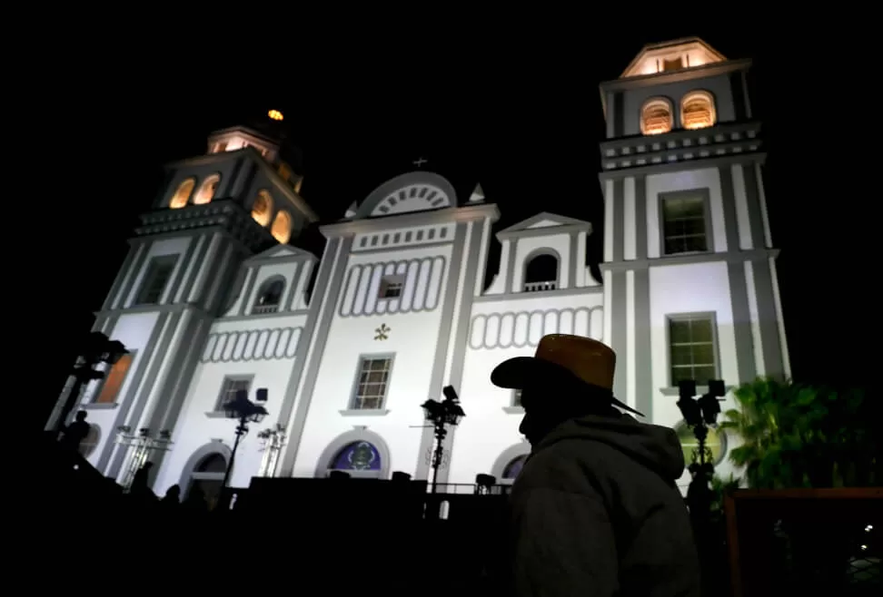 La fe en la “milagrosa” Virgen de Suyapa, patrona de Honduras, mueve a miles de personas