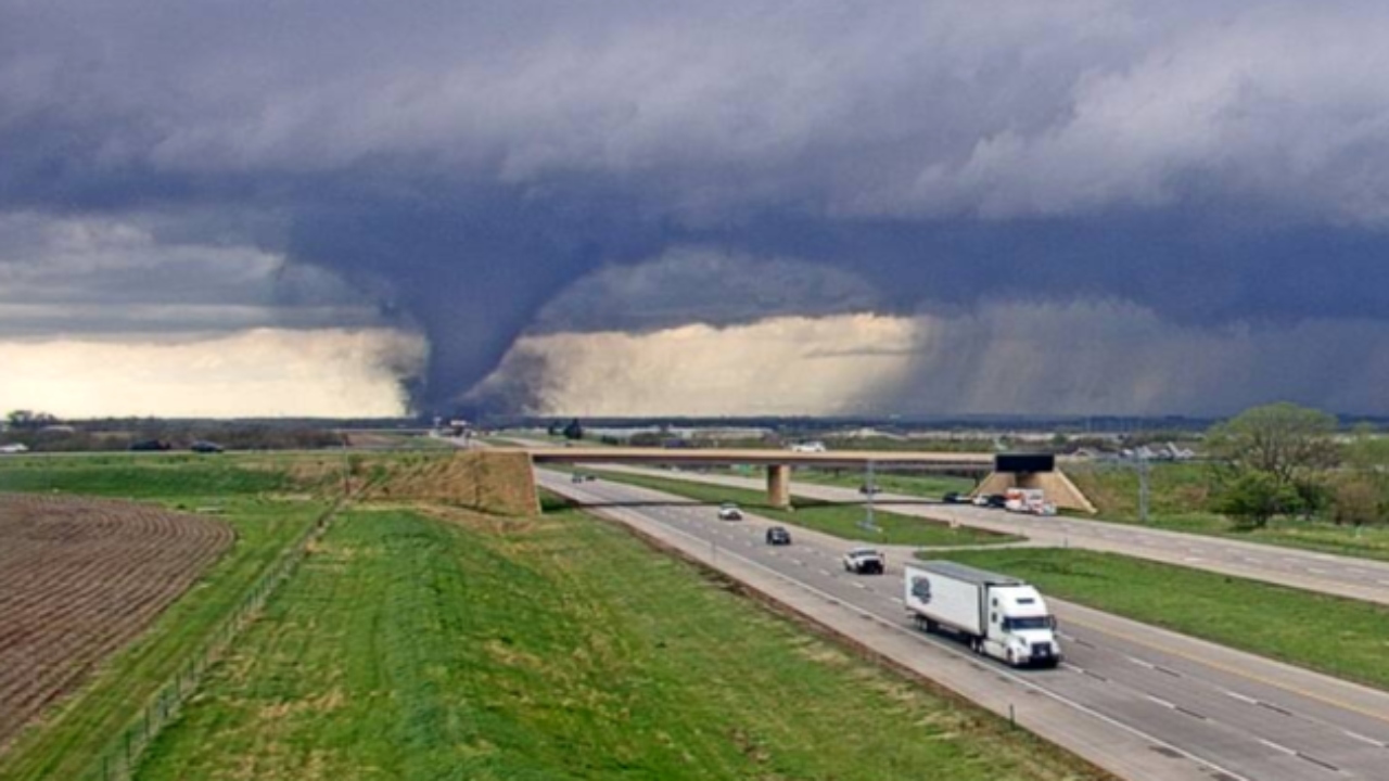 Potente tornado deja daños “catastróficos” en Nebraska y se viraliza en redes sociales