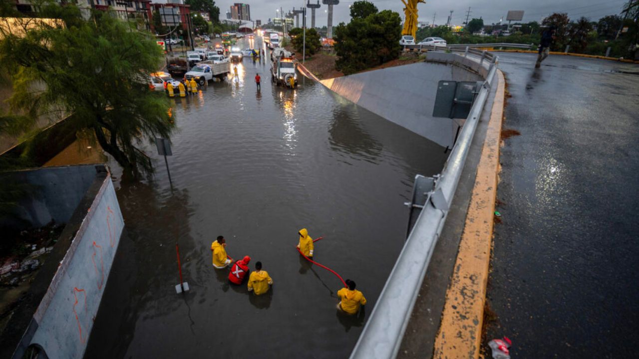 Tres menores mueren por lluvias de tormenta tropical en México