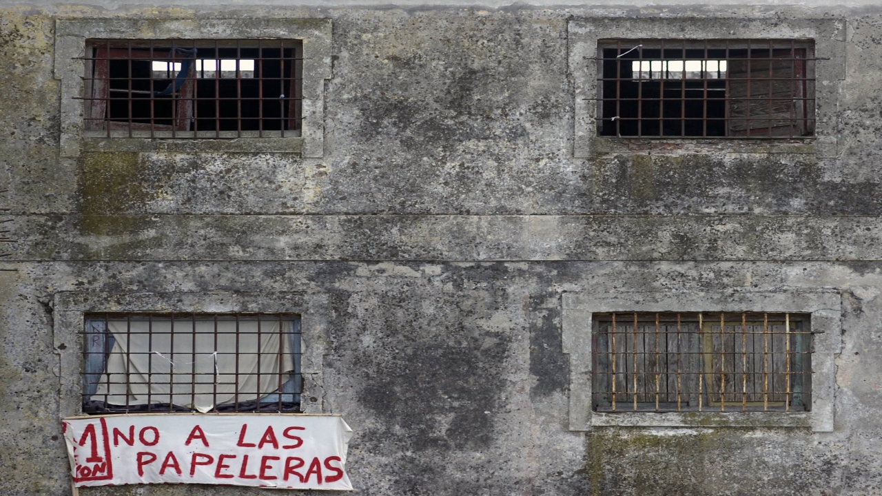 Escándalo en la Policía: Agente Sancionada por Intimidad con Detenido