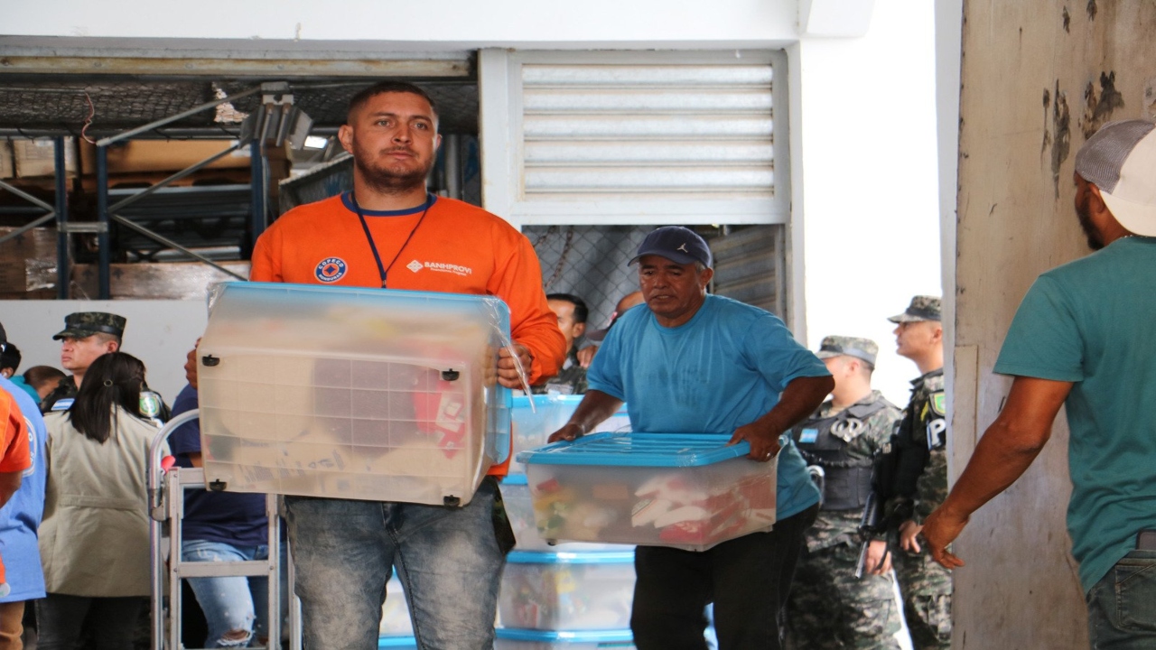 Ayuda humanitaria llega al sur de Honduras