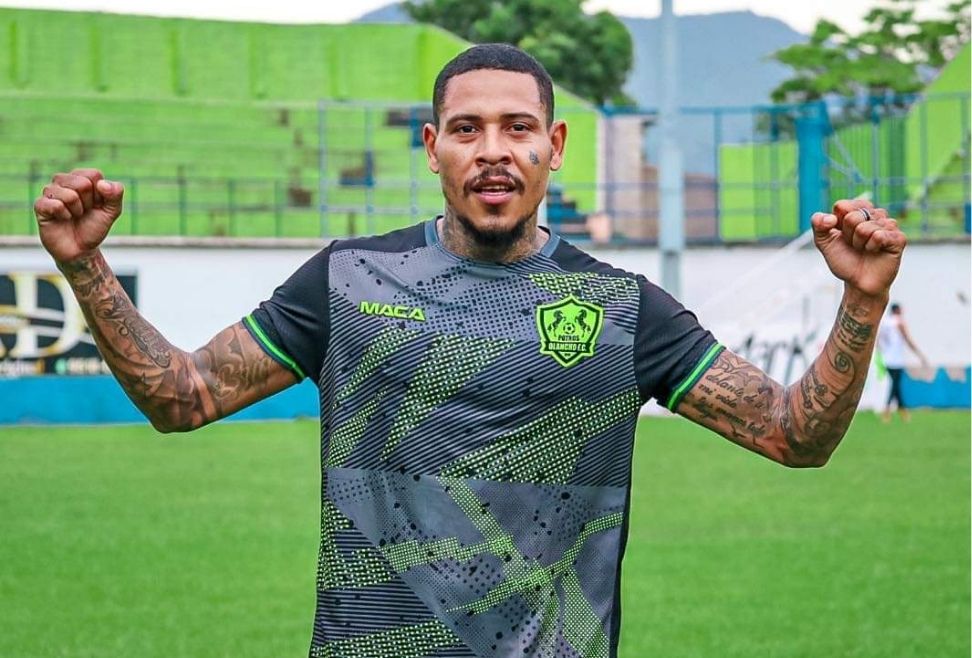 Henry Figueroa firma con Los Potros FC tras cumplir suspensión de la FIFA