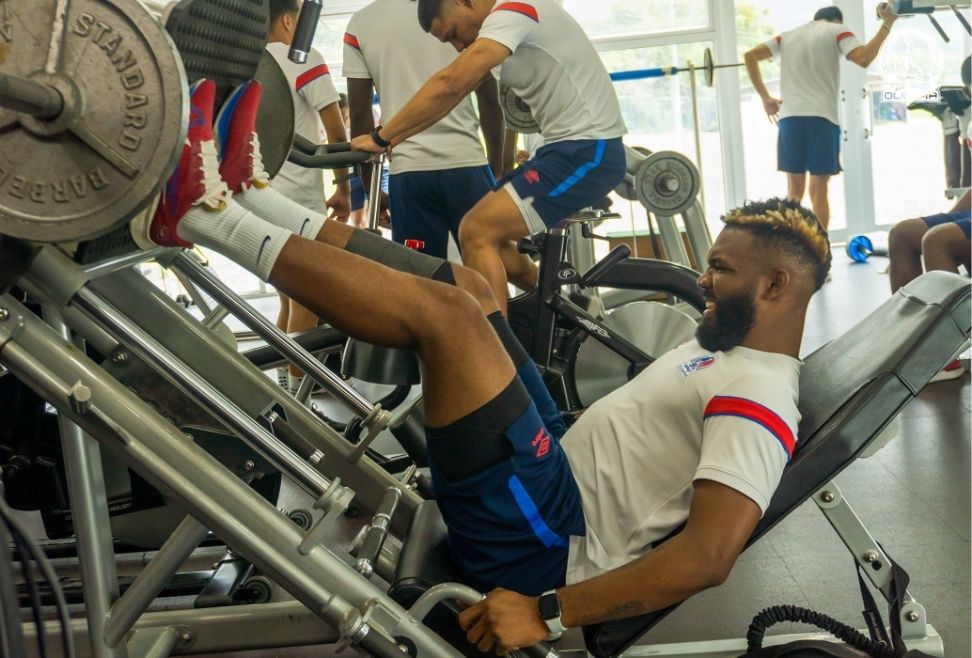 Jorge “El Toro” Benguché asiste a la pretemporada del Olimpia