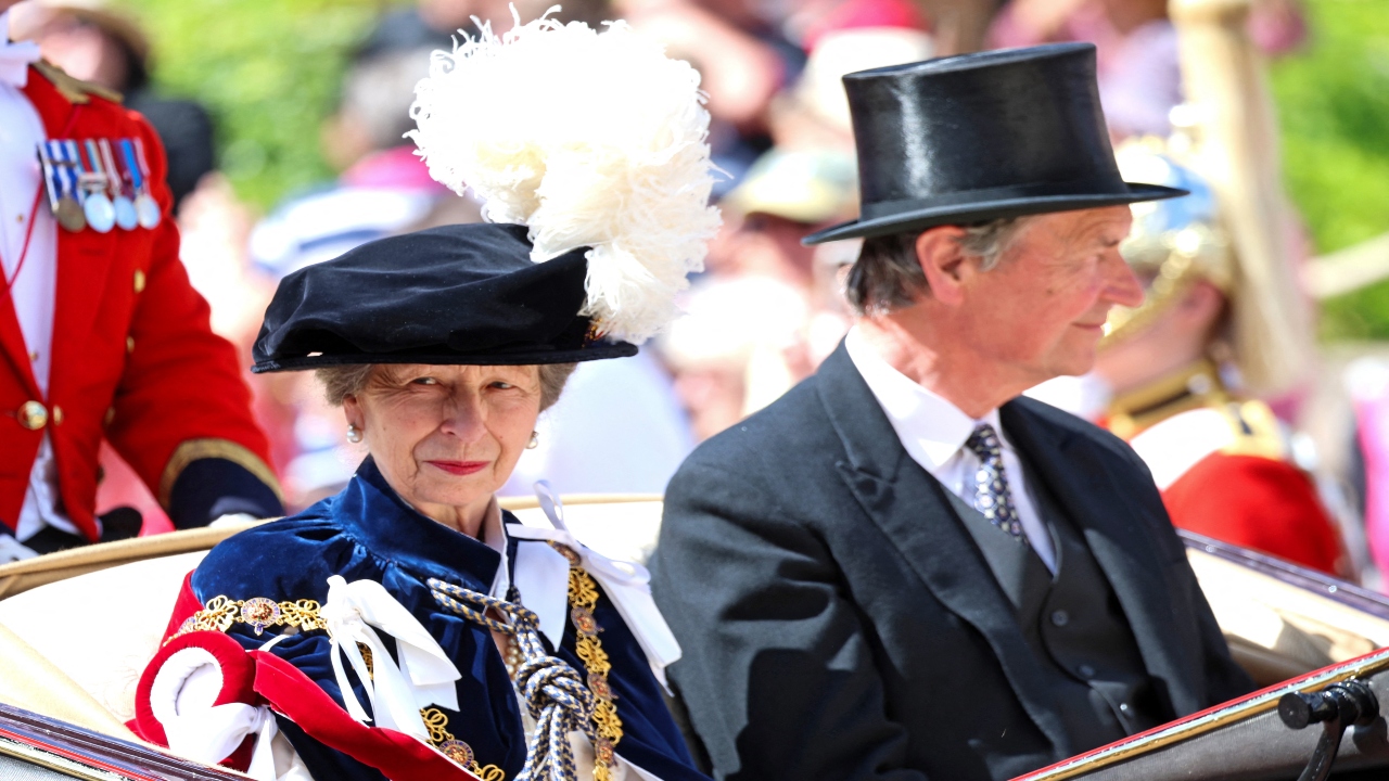 La princesa Ana de Inglaterra deja el hospital