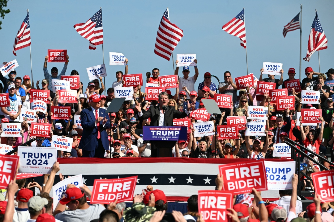 Trump sugiere conceder la residencia a extranjeros graduados de universidades en EEUU