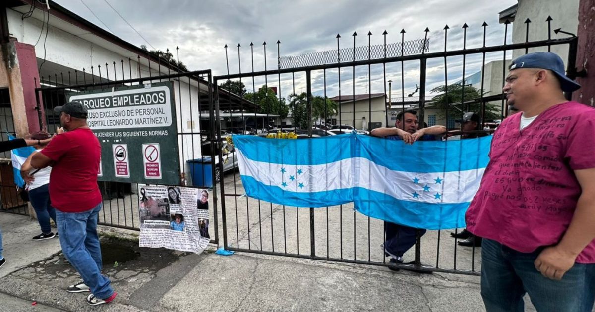 Protesta en San Pedro Sula por salarios impagos paraliza hospital