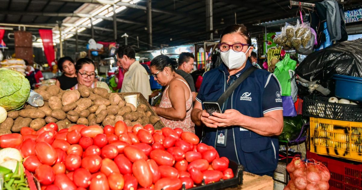 Bukele abre mercados móviles para controlar precios de alimentos en El Salvador