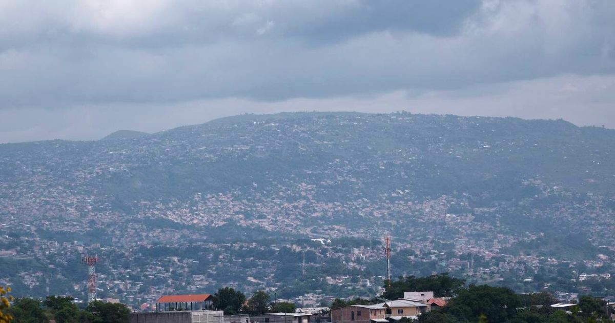 Lluvias intensas por onda tropical afectan el país