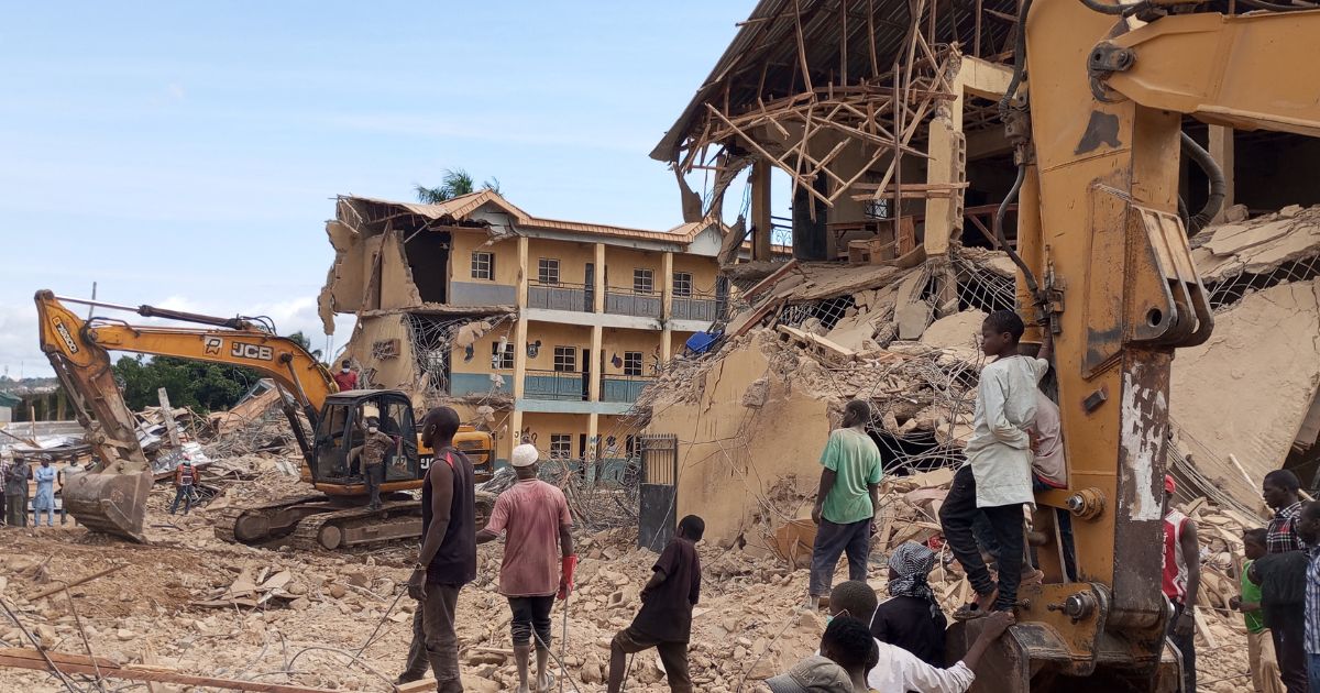 Derrumbe de escuela en Nigeria deja al menos 21 muertos (video)