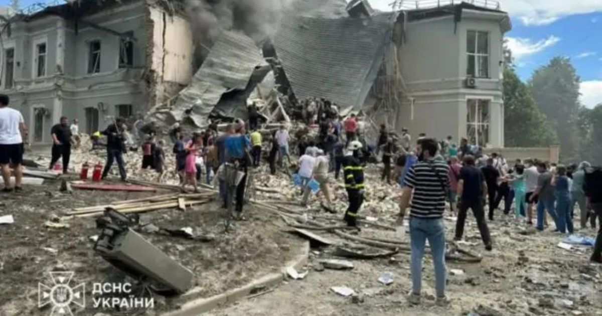 Ataque ruso en Kiev deja 10 muertos, incluido hospital infantil