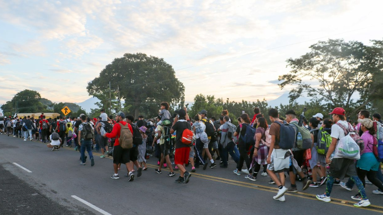 Se desintegra en Tapachula caravana de 200 hondureños 