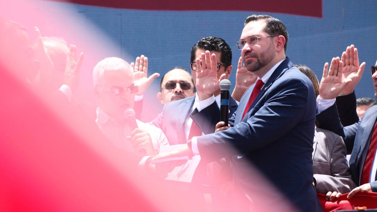 Jorge Cálix, junto a un varios de sus compañeros de bancada y movimiento, se unieron oficialmente al Partido Liberal