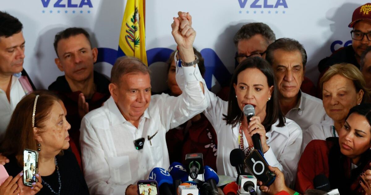 Machado proclama a González Urrutia como presidente de Venezuela