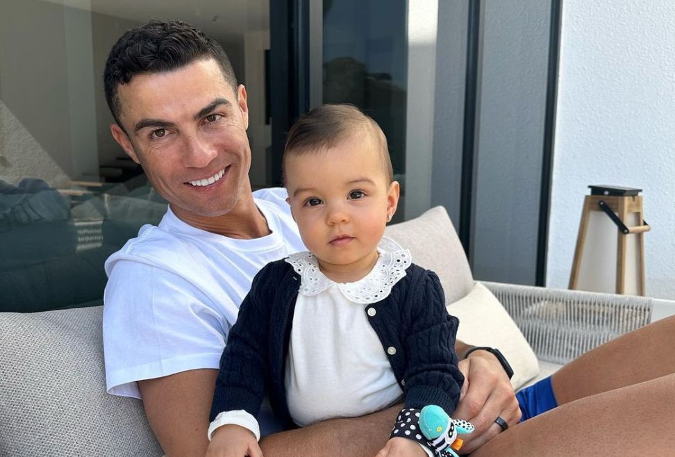 Cristiano Ronaldo posa con su hija Esmeralda.