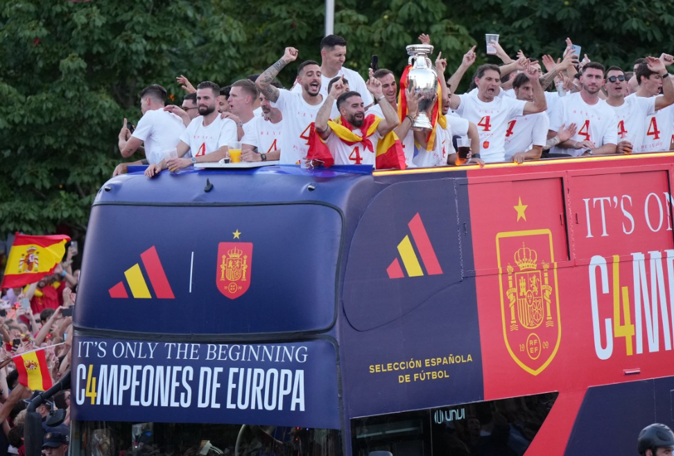 España celebra la Eurocopa con sus aficionados