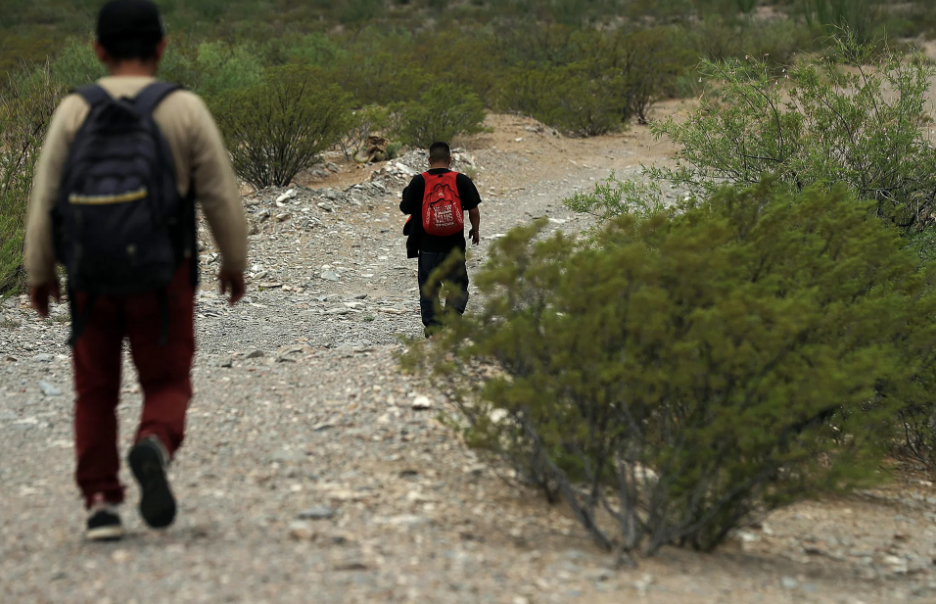 Los operativos en la frontera México-EE.UU. empujan a los migrantes a cruzar por el desierto