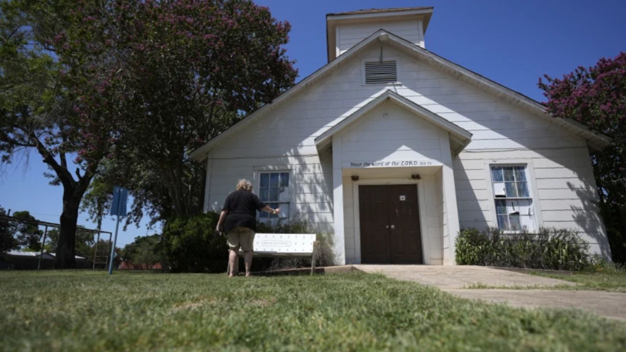 Demolida iglesia de Texas donde murieron 26 personas en tiroteo en 2017