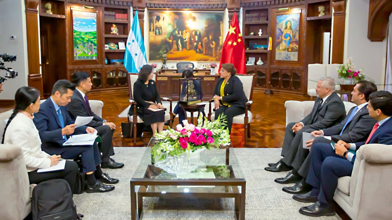 Presidenta Castro y viceministra China abordan cooperación y TLC en reunión