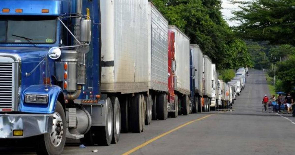 Transportistas de carga pesada levantan paro en aduanas