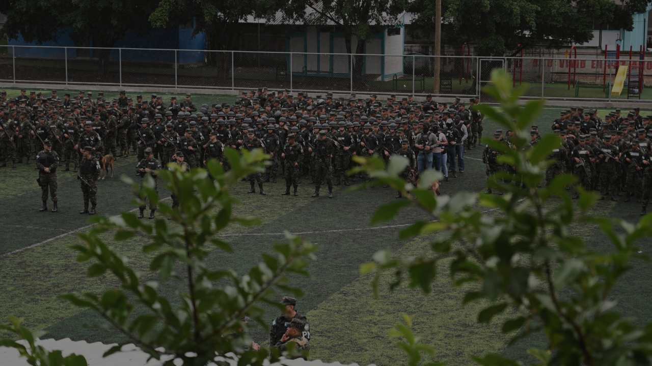 Honduras lanza a miles de policías y militares a combatir el crimen