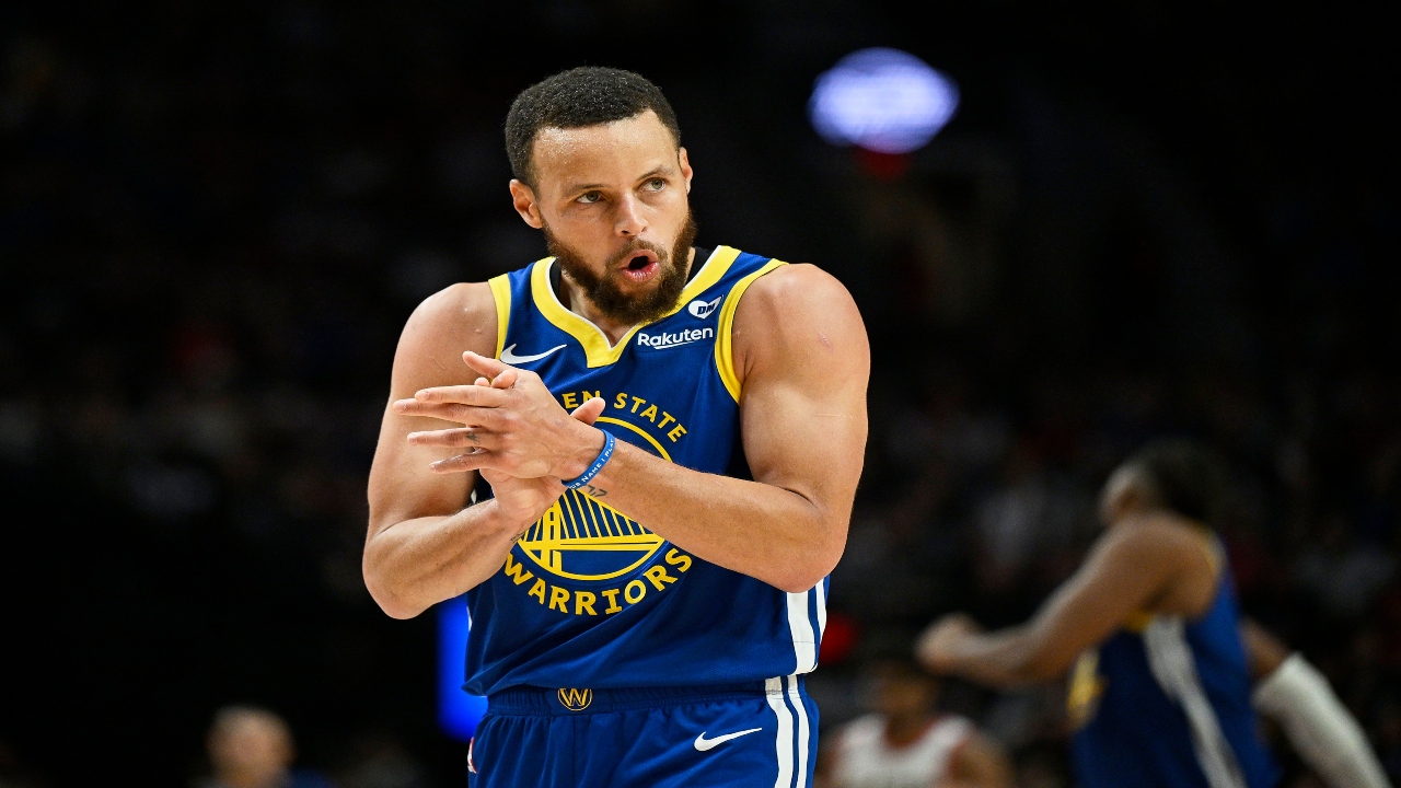 Stephen Curry extiende su contrato con los Warriors