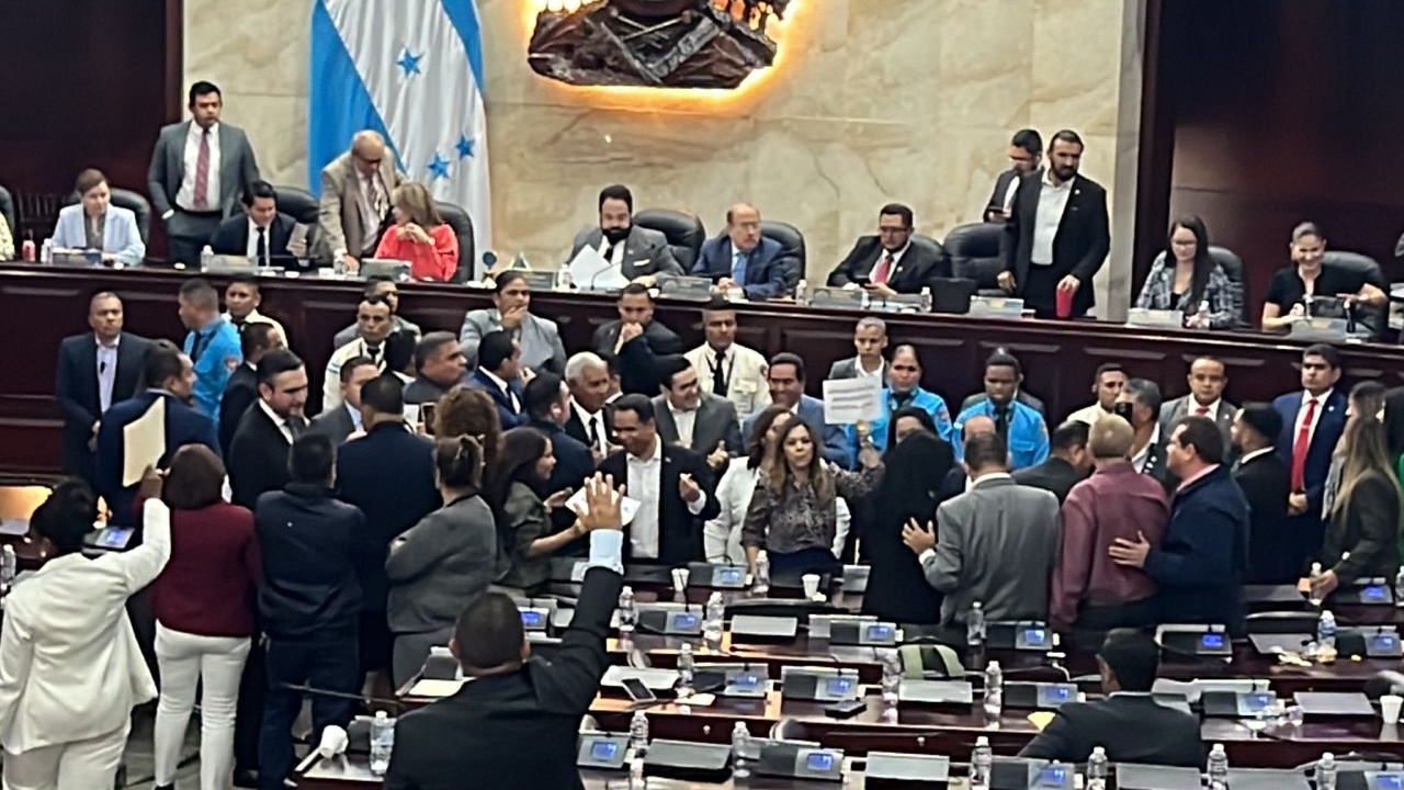 Por su parte, Mario Segura, jefe de la bancada Liberal, explicó que tras reunirse con Luis Redondo, presidente del CN