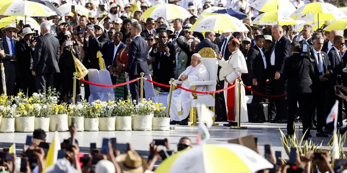 Unas 600,000 personas asisten a misa del Papa en Dili