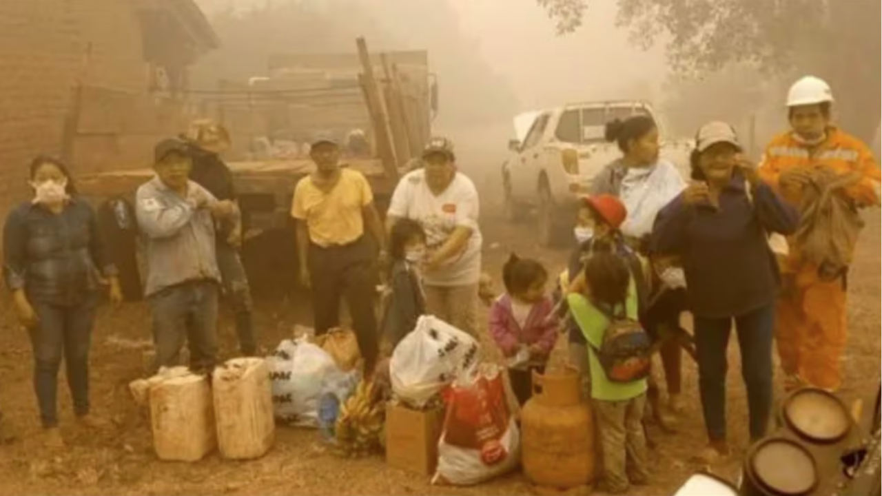 Incendios en Bolivia consumen una superficie comparable a la de Suiza y los bomberos no dan abasto